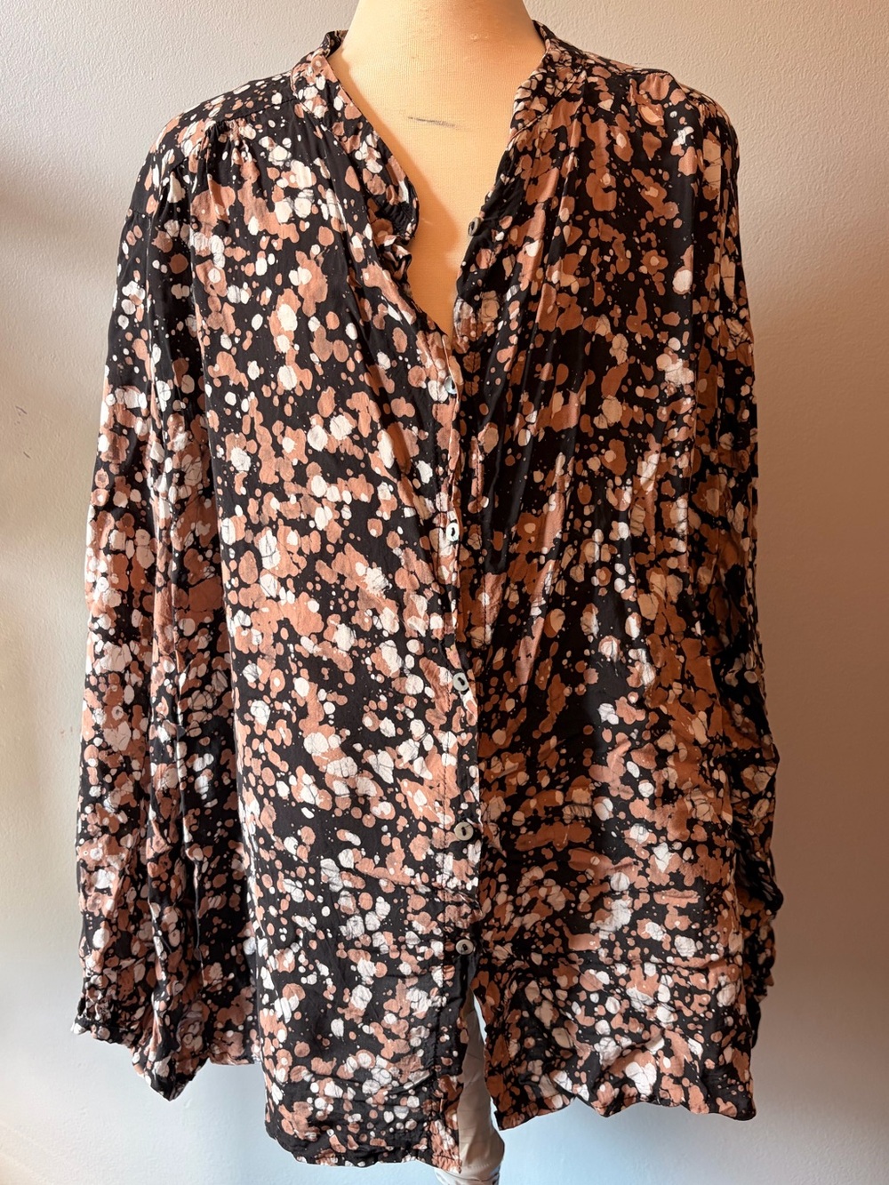 Black Blush Speckle Button-Front Blouse